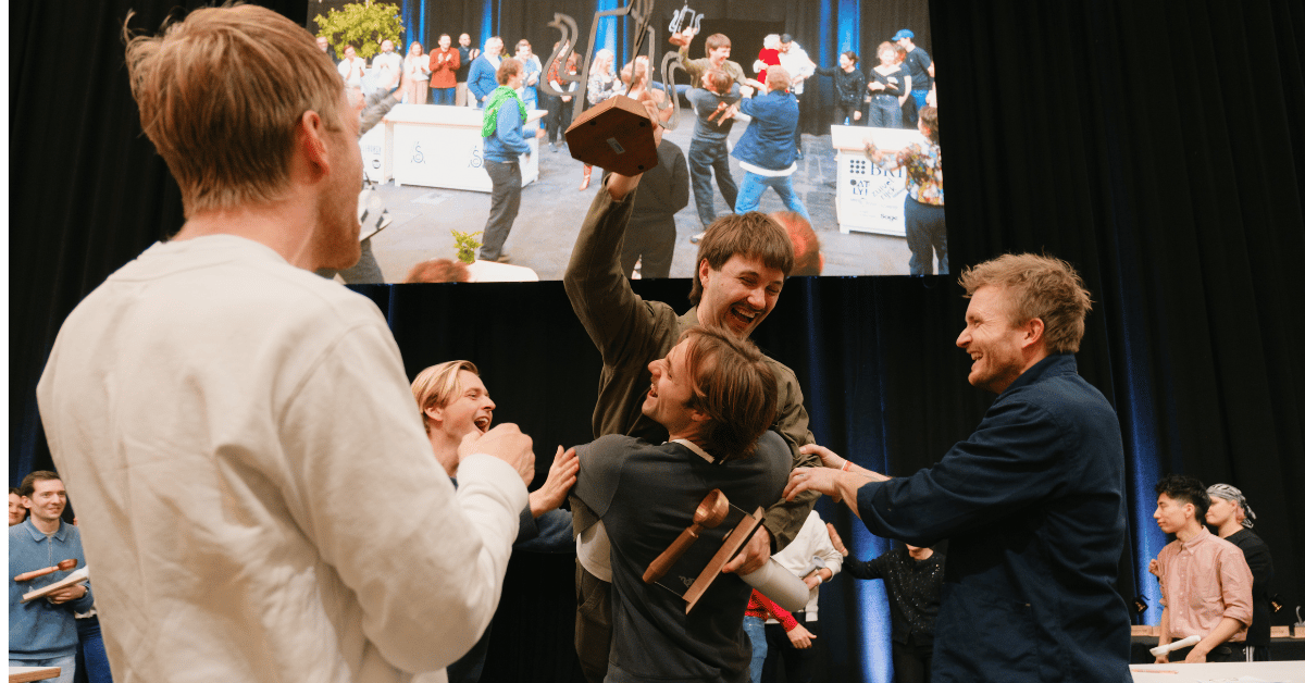 Winnaar van de Dutch Barista Championship tijdens de prijsuitreiking 