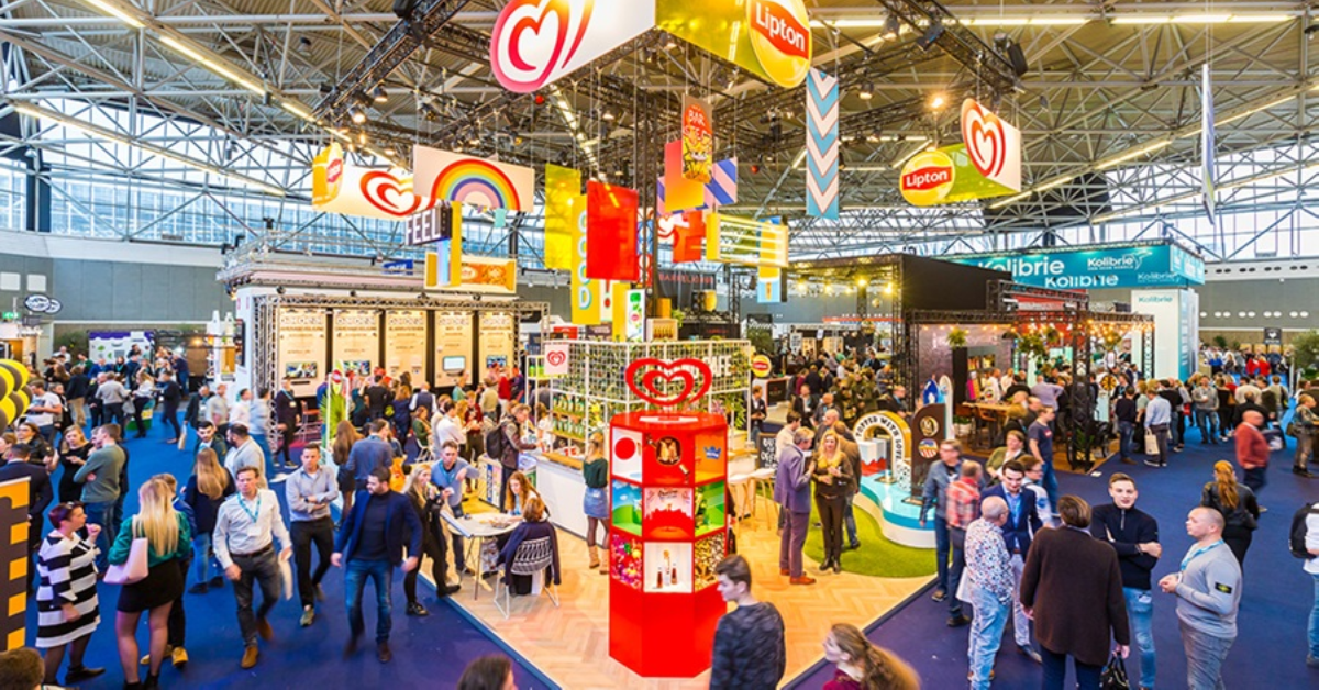 Stand Lipton en Ola op de beursvloer Horecava