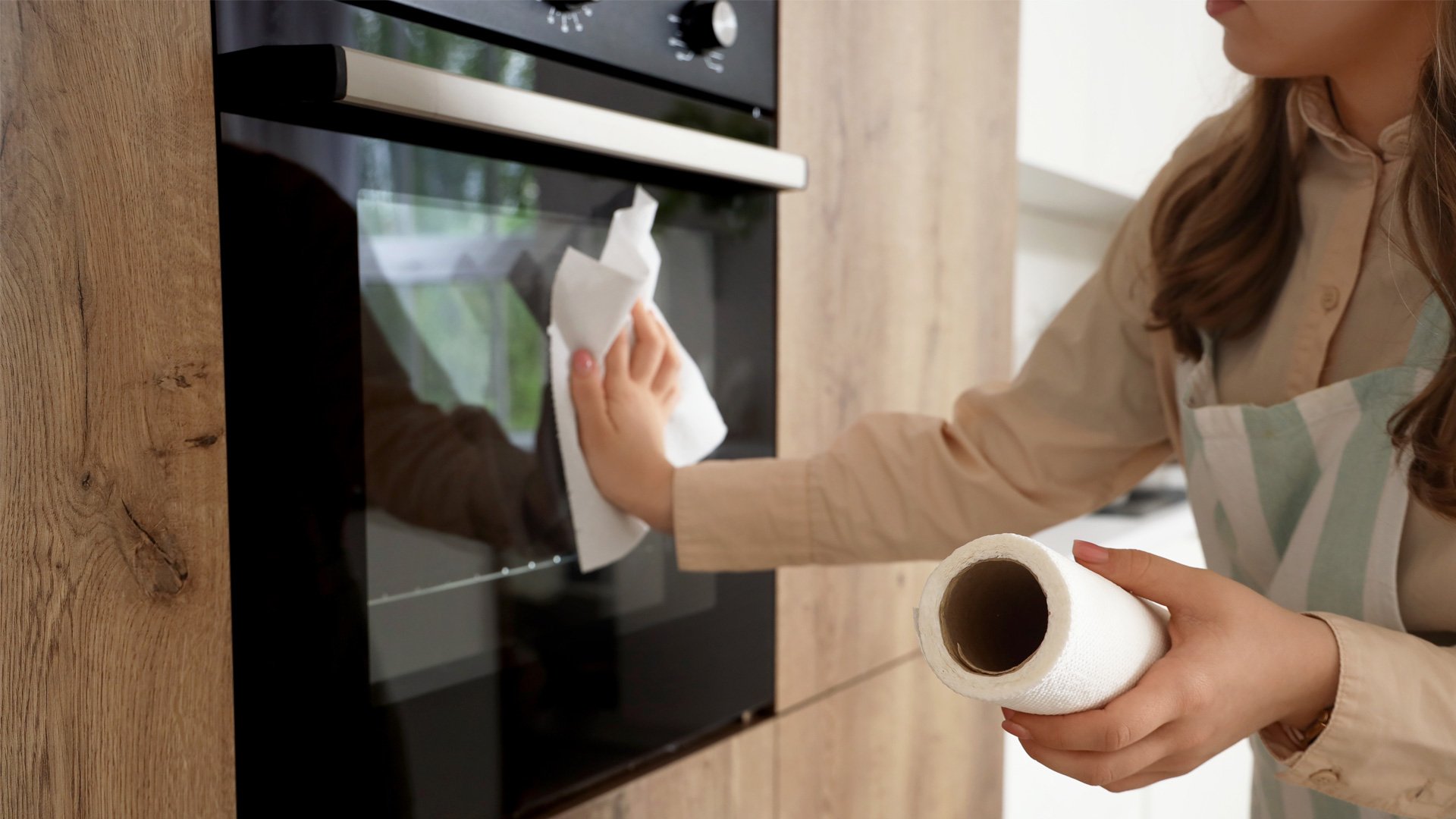 Gemakkelijk je oven schoonmaken: tips en natuurlijke middeltjes voor een sprankelend resultaat