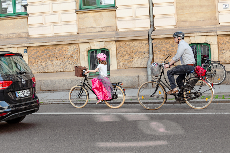 Crowd in Leipzig enjoying car-free day events
