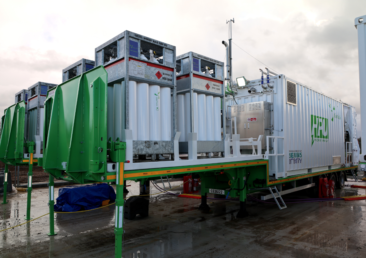 1 GREEN HYDROGEN A GeoPura hydrogen-powered generator at the Lower Thames Crossing site by GeoPura