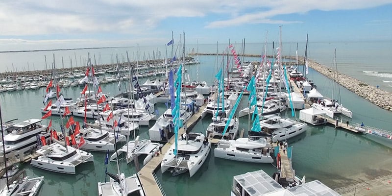 Multiple sailing and motor yachts gathered on open water, showcasing modern marine design and the growing shift toward sustainable and energy-efficient boating.
