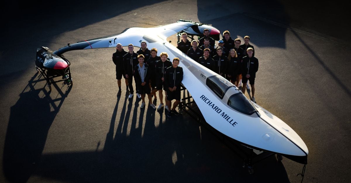 Record hunters overcome hydrofoil cavitation - team