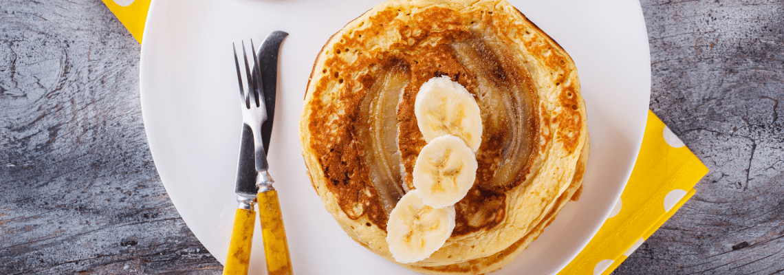 Baby-ontbijtje: snelle bananen pannenkoeken