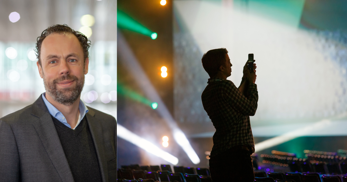 Paul Hassink, IT manager van de RAI en een bezoeker van de IBC beurs. 