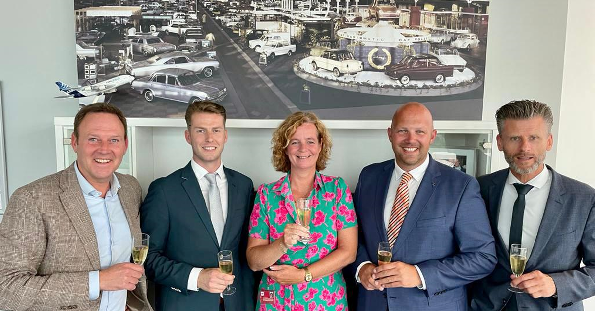 representatives of RAI Amsterdam and Dutch crowd security celebrate the new agreement. 