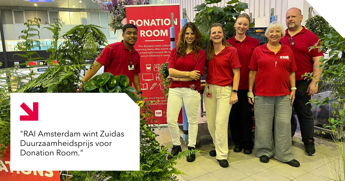 Foto van vrijwilligers die helpen bij de Donation Room