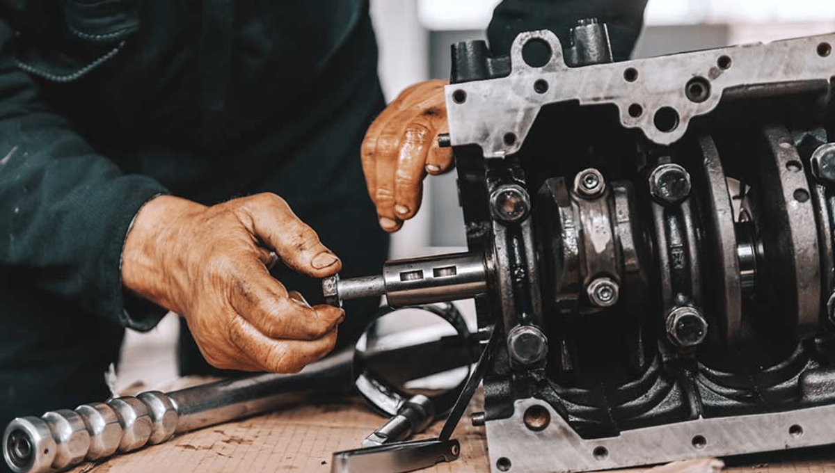 Cleaning in the automotive remanufacturing field