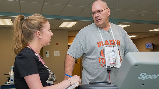 A cardiopulmonary patient working with a Reid Health team member