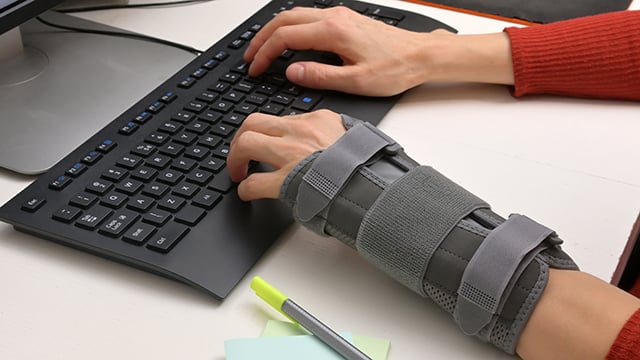 Woman Hand In Stabilizer Working