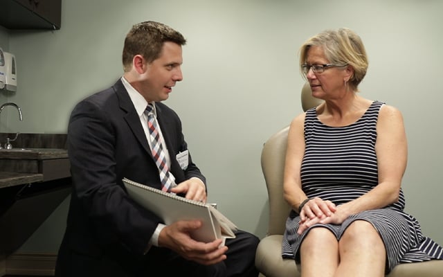 Reid Health's Plastic Surgeon Travis Greathouse, MD consulting with a patient