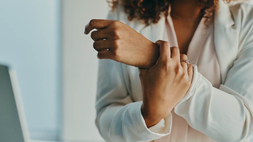 Woman with carpal tunnel syndrome