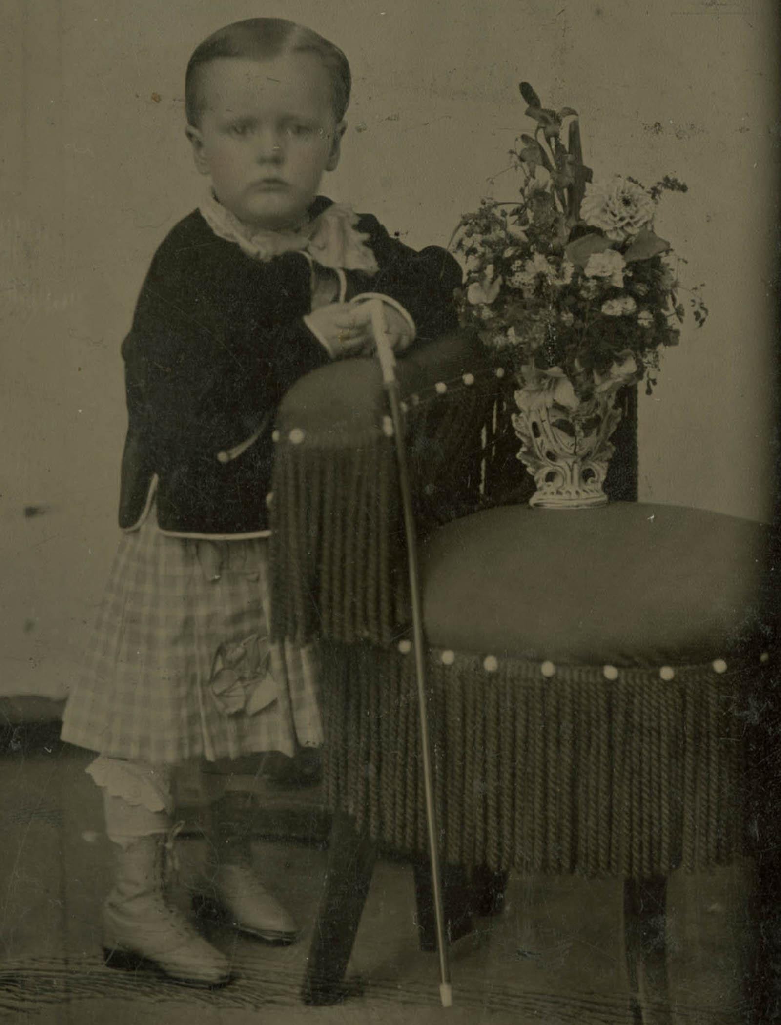 Paul Harris, de tres años y medio, hacia 1871. Tomada en Racine, Wisconsin, EE. UU. Publicado en «My Road to Rotary» y «The Rotarian», en junio de 1926 y febrero de 1980.