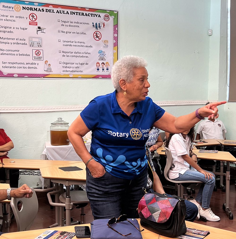 Enedelsy Escobar-King addresses students in the digital classroom of a participating elementary school.