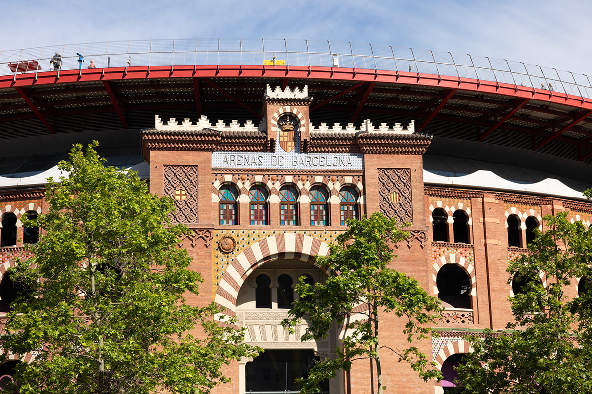 The word “Barcelona” appears on the front of a stadium.