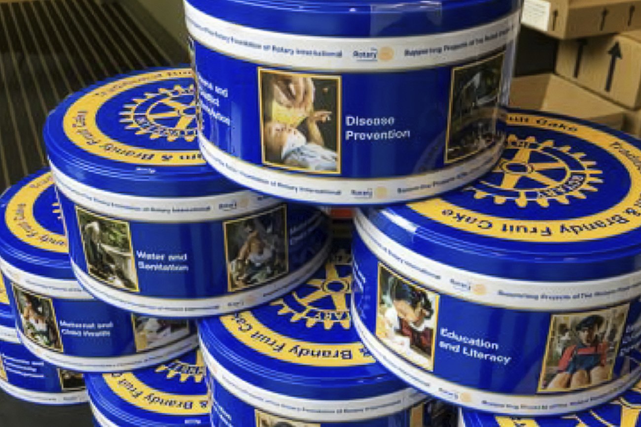 For the first three weeks of December, the Rotary Club of Darwin Sunrise sells tinned Christmas cakes to raise money for the End Polio Now campaign
