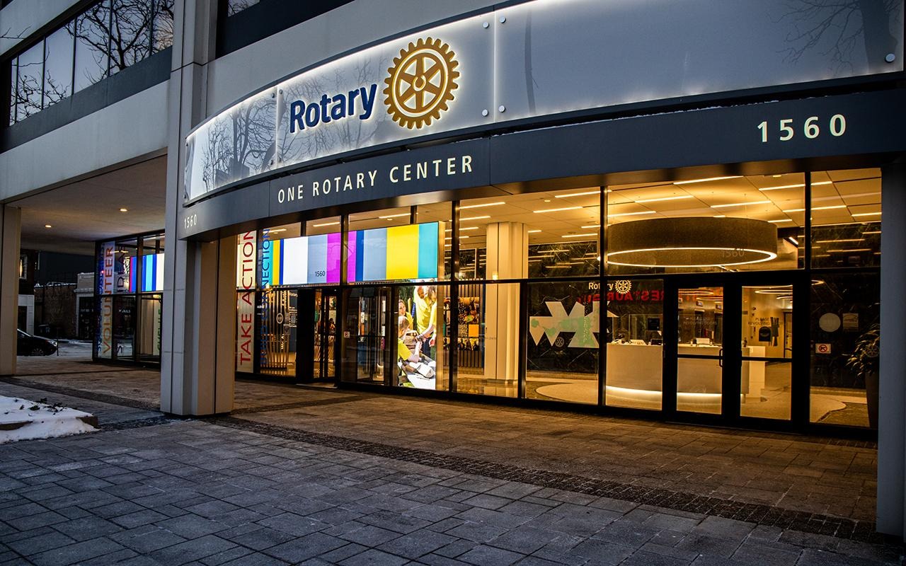 Ingresso alla sede centrale del Rotary International nell'edificio One Rotary Center.