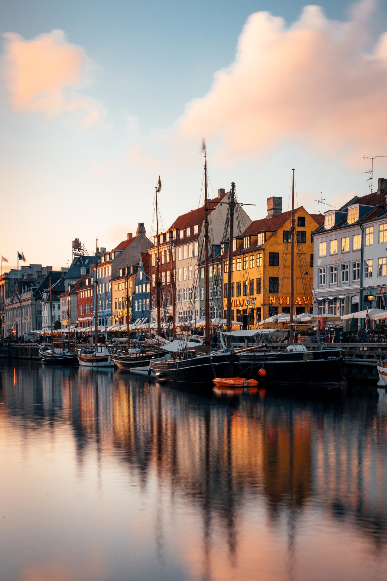 denmark-copenhagen-cph-nyhavn-sunset