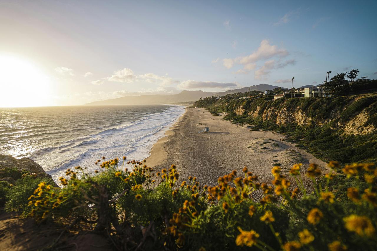 usa-california-los-angeles-lax-malibu-beach-sas (1)