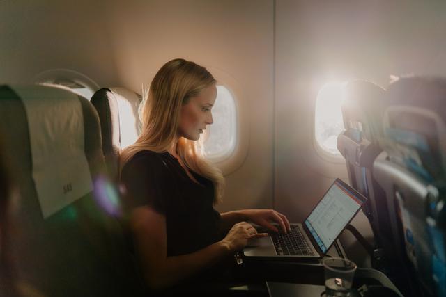 Plus-business-traveler-wifi-on-board (1)