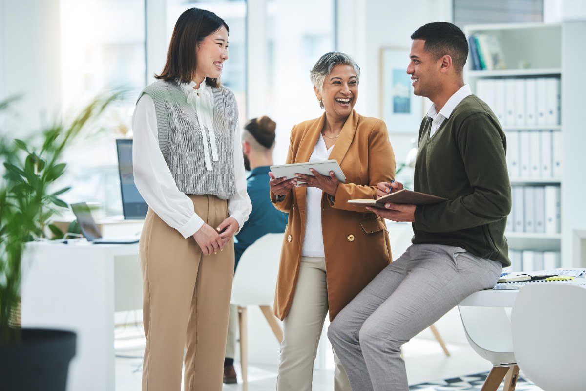 AdobeStock635499984 Teamwork happy or funny business people in meeting laughing at joke in discussio