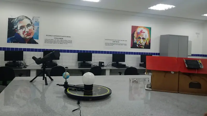 STEM classroom at Escola Johnson