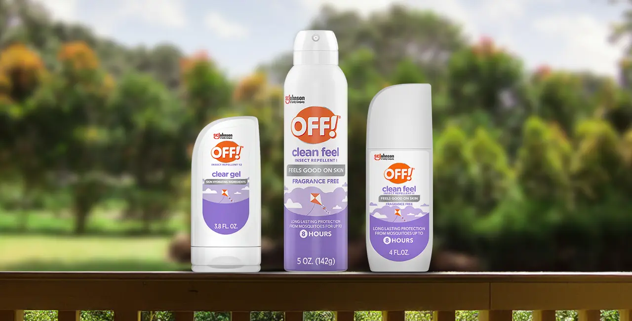 Colección de productos OFF! con Picaridin sobre una cerca con árboles en el fondo