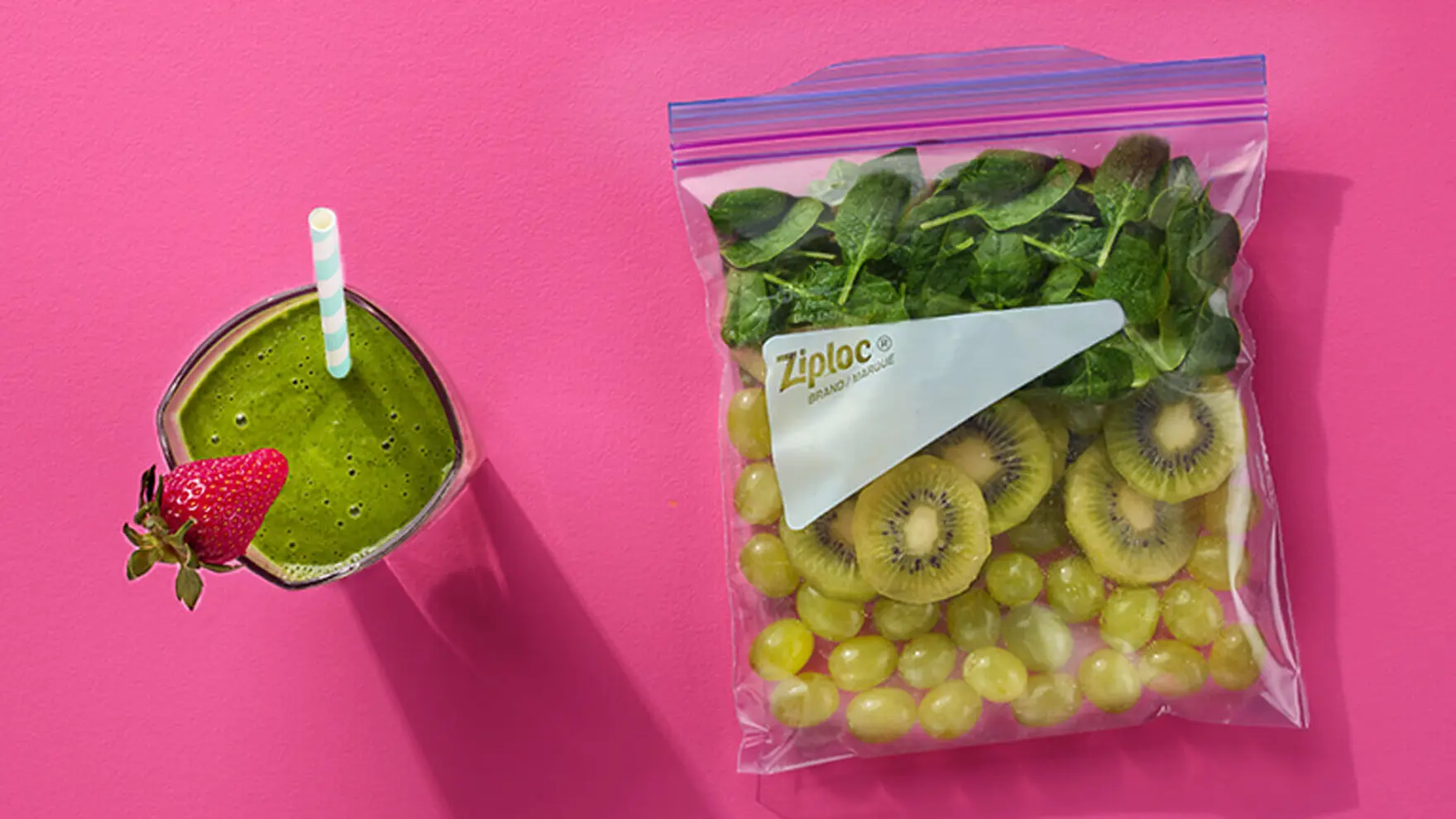 Ziploc bag filled with spinach, kiwi, and green grapes