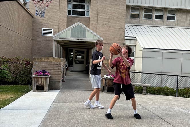 twin brothers play basketball