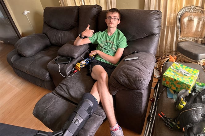 Daniel Dean giving a thumbs up.