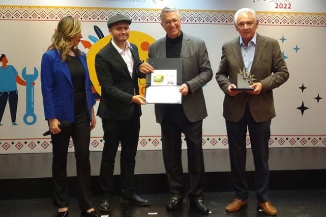 four foundation members receiving awards