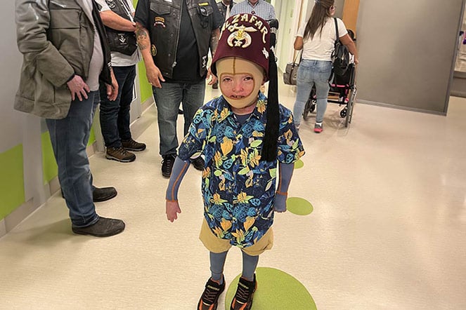 patient wearing an Alzafar Fez meeting with temple members