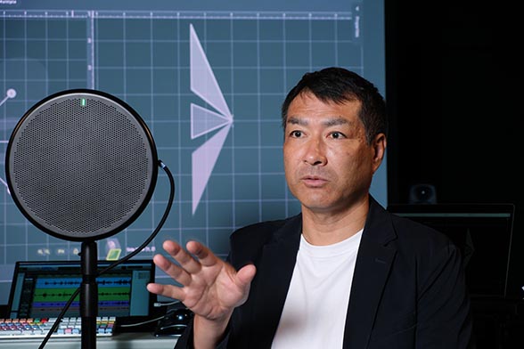 撮影センター担当部長/サウンドエンジニアの戸塚夏樹氏