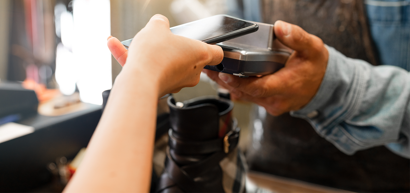 customer paying with cellphone