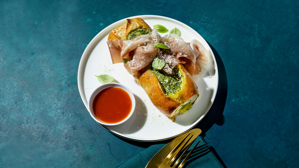 Oven-baked egg baguette with prosciutto and kale pesto dish