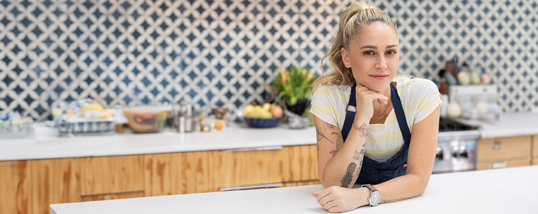 Young blonde woman posing in a kitchen