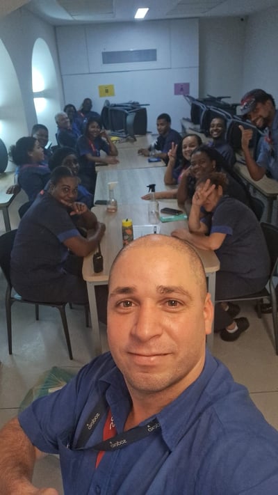 Equipe reunida para alinhamento diário