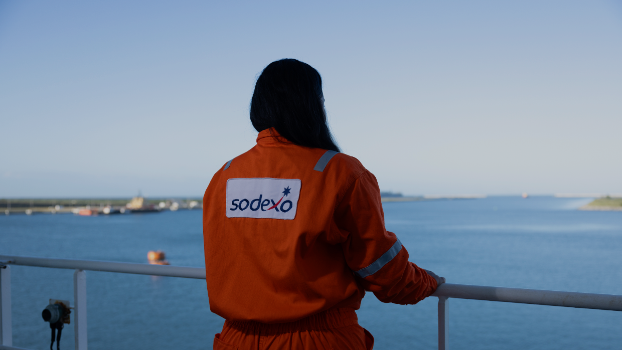 hero-offshore-living