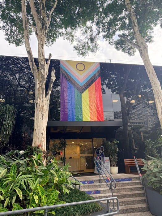 mes-do-orgulho-fachada-sede