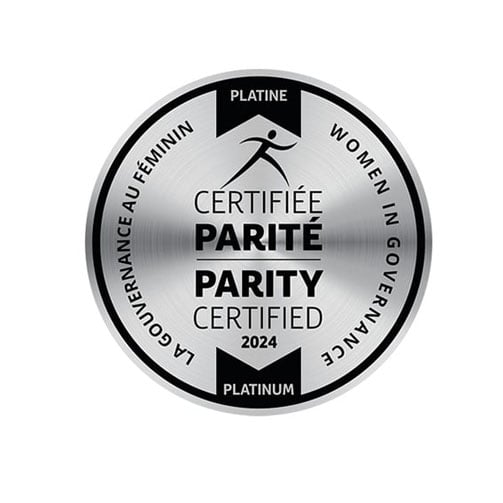 Insigne Platine Parité 2024 certifiant l’engagement envers la représentation des femmes dans la gouvernance et la parité des genres.
