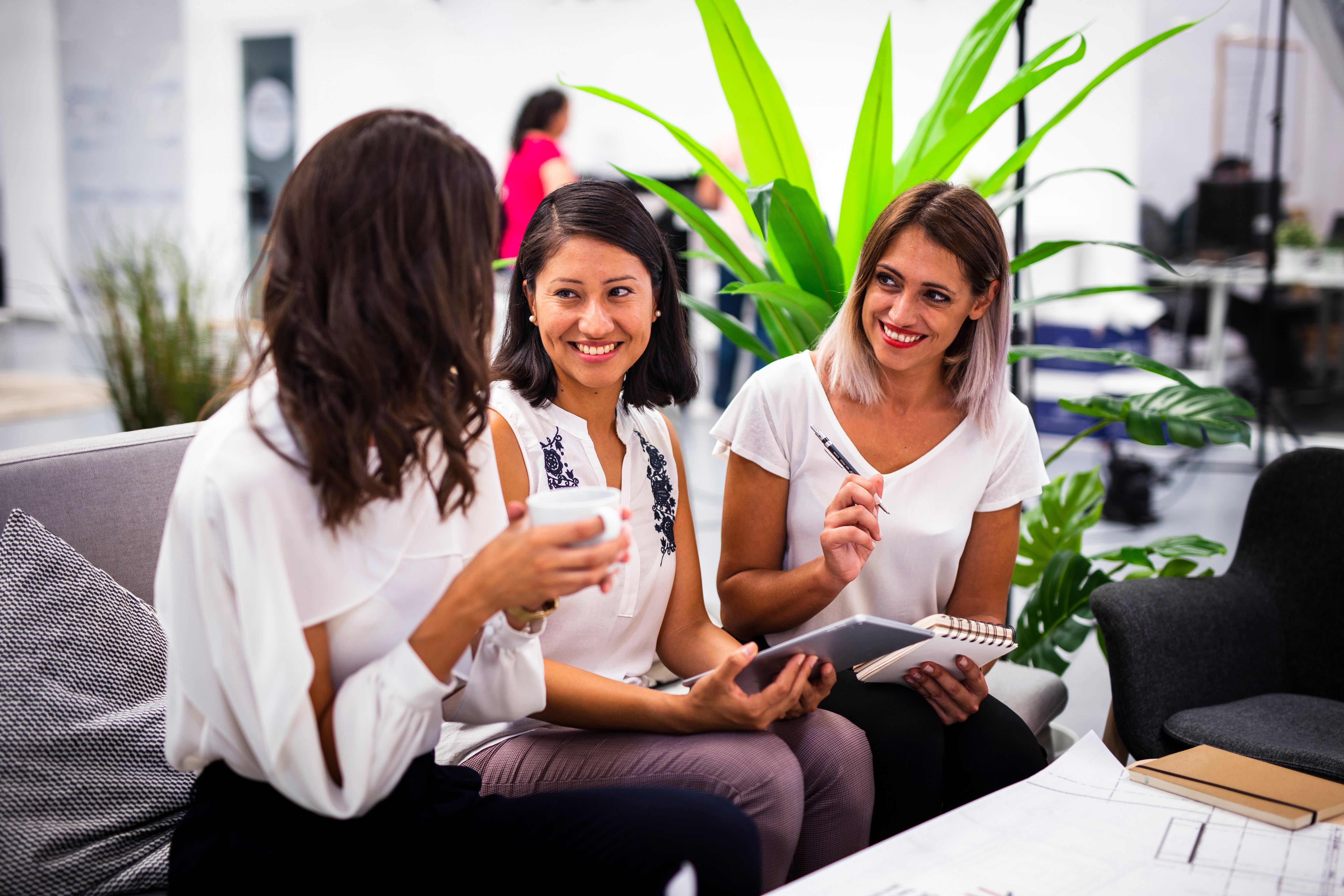 reunion-exitosa-de-planificacion-femenina-en-la-oficina