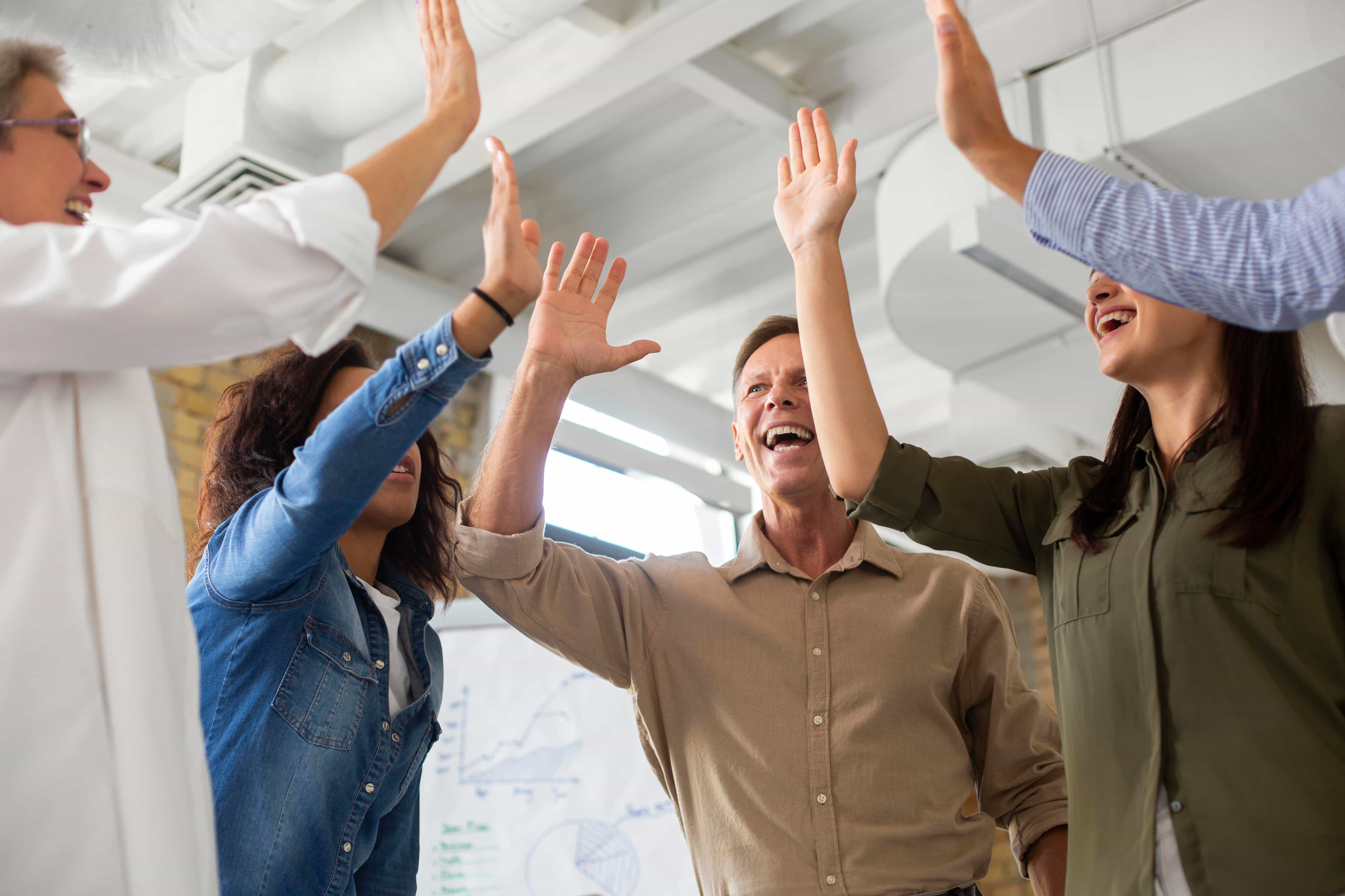 people-smiling-while-conference-rom (1)