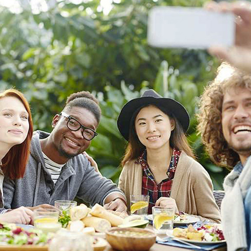 people meeting close to eat