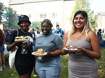 women eating 