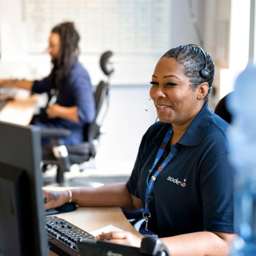 sodexo-employee-working-in-service-centre