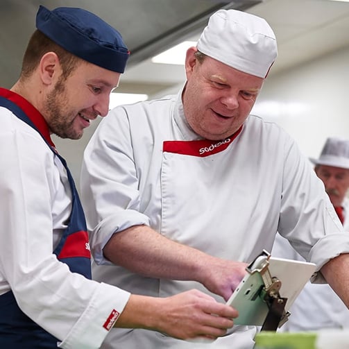 two-sodexo-chefs-use-wastewatch-system