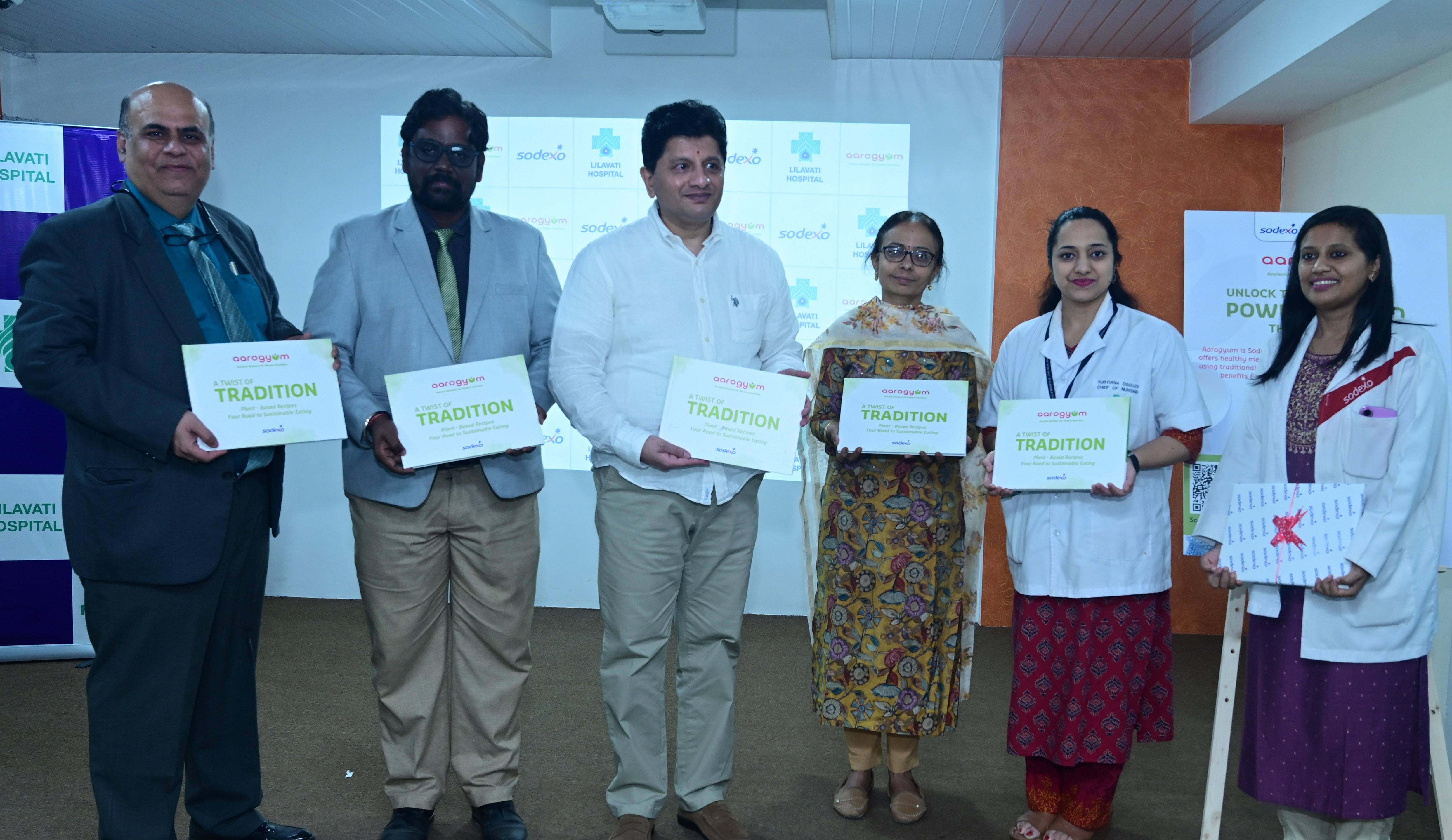 Dr. Niraj Uttamani, COO with Sh Rajiv Mehta, Permanent Trustee of Lilavati Hospital & Research Centre_1