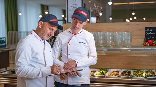 qualität-card-slide