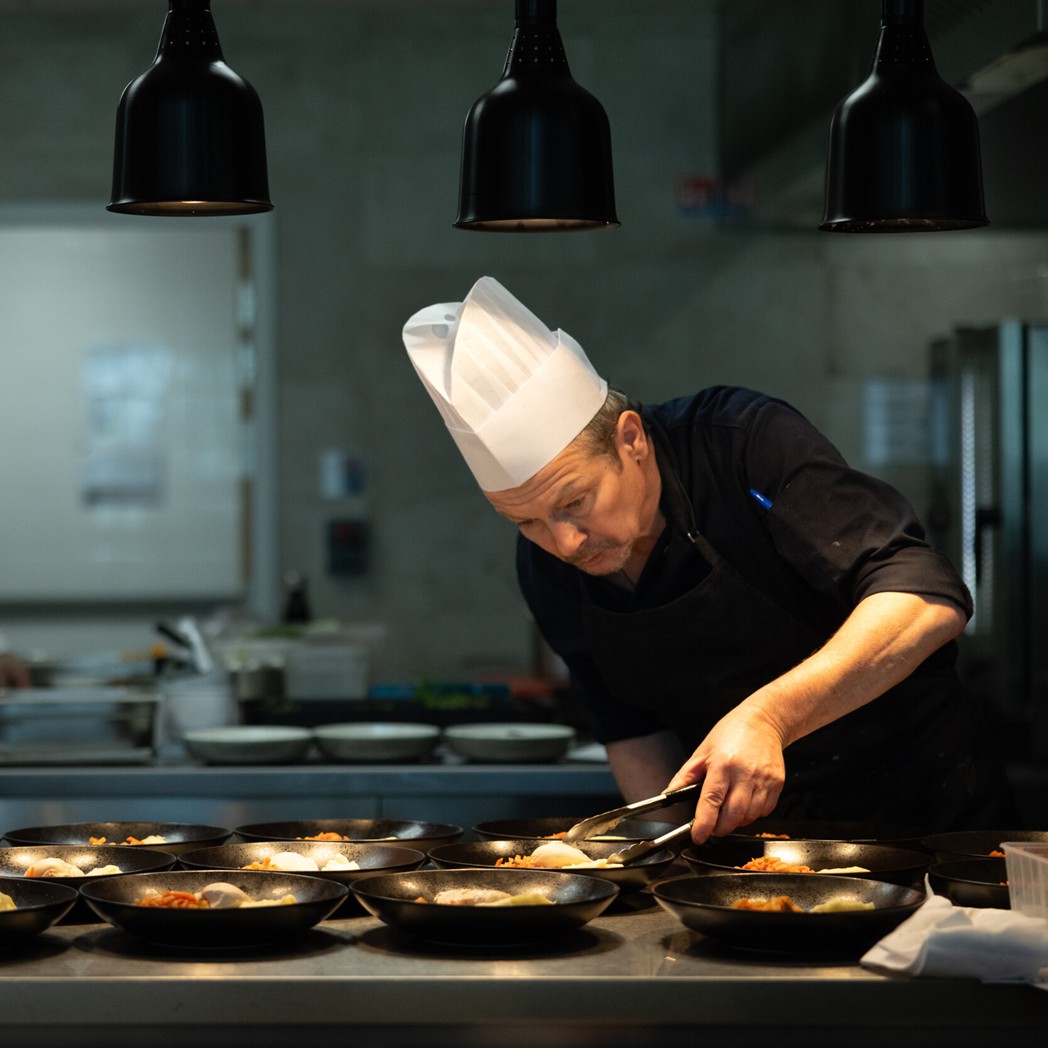 BannerCard_Chef cooking_503x503