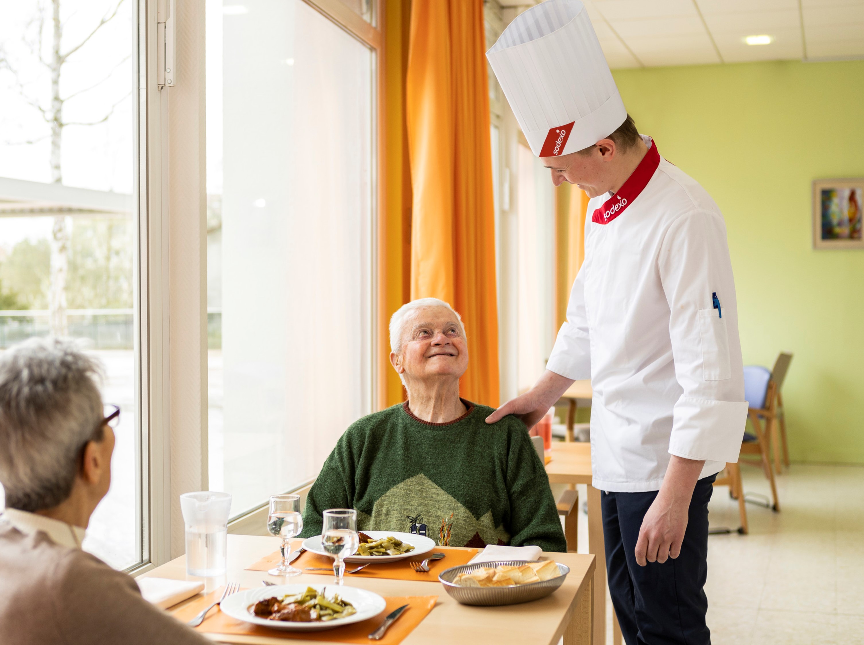 CardSlide_FoodServicesSeniors_720x963